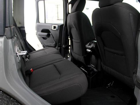 Used 2022 Jeep Wrangler Unlimited Sport image 28