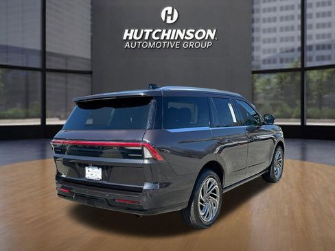 Used 2025 Lincoln Navigator Reserve image 7