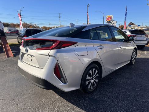 Used 2020 Toyota Prius Prime LE image 3