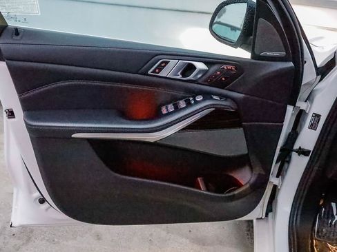 Used 2023 BMW X7 xDrive40i image 25