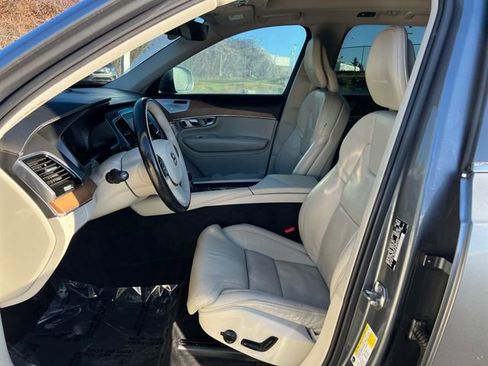 Used 2017 Volvo XC90 T6 Inscription w/ Vision Package image 18