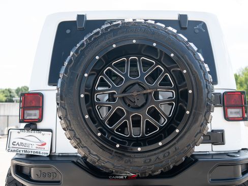 Used 2017 Jeep Wrangler Unlimited Rubicon AWD/4WD image 40