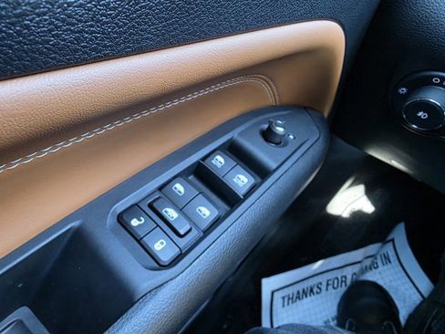 Used 2025 Jeep Compass Limited image 10