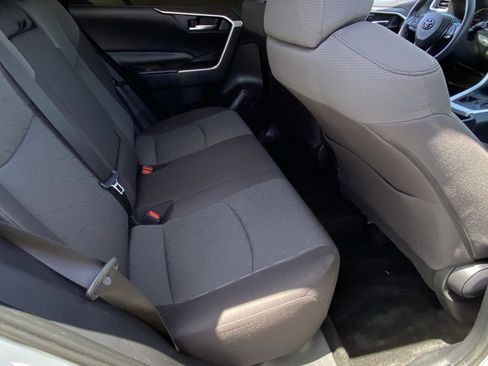Used 2020 Toyota RAV4 XLE w/ Convenience Package FWD image 12