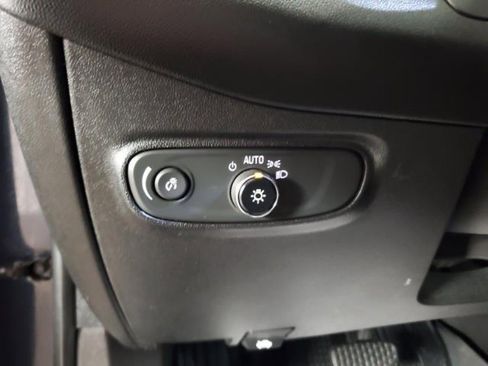Used 2018 Chevrolet Equinox LT FWD image 16