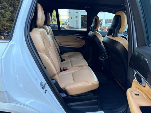 Used 2018 Volvo XC90 T6 Momentum w/ Convenience Package AWD/4WD image 10