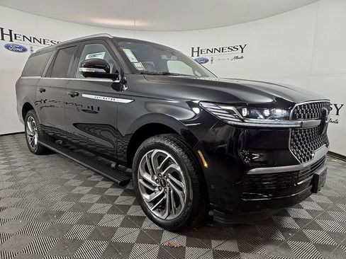 New 2025 Lincoln Navigator L Reserve image 3