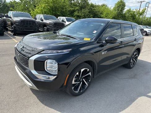 Used 2025 Mitsubishi Outlander SE AWD/4WD image 2