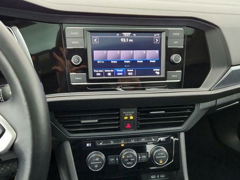 Used 2024 Volkswagen Jetta SE image 18