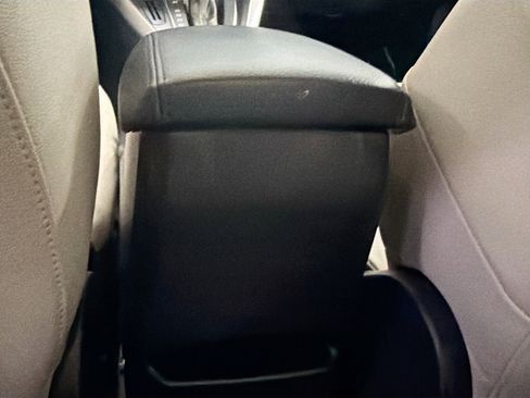 Used 2016 Ford Focus Titanium FWD image 29