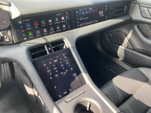 Used 2022 Porsche Taycan image 13