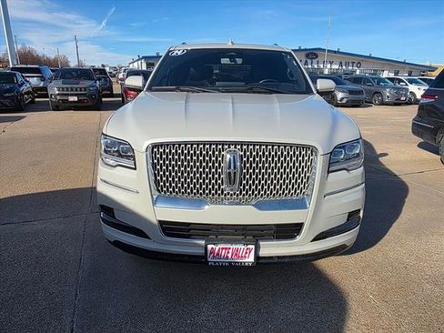 Used 2024 Lincoln Navigator Reserve AWD/4WD image 2