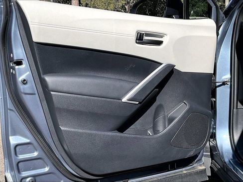 Used 2024 Toyota Corolla Cross L image 17