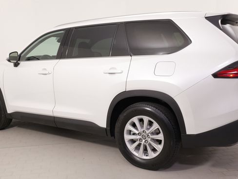Used 2024 Toyota Grand Highlander XLE image 14