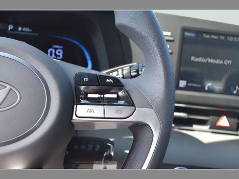 New 2026 Hyundai Elantra SE FWD image 19