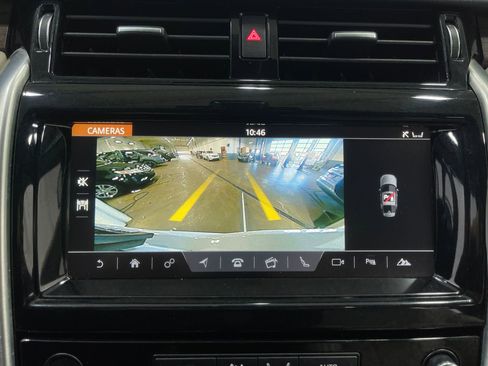 Used 2018 Land Rover Discovery HSE image 11