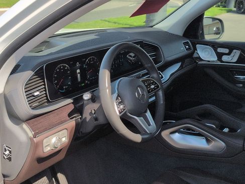 Used 2020 Mercedes-Benz GLS 450 4MATIC image 9