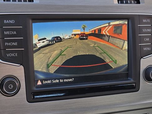 Used 2016 Volkswagen Golf S image 18