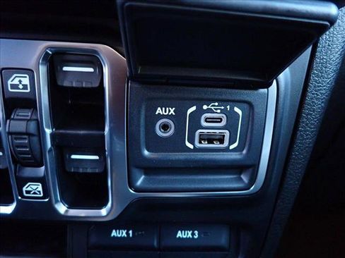 New 2025 Jeep Gladiator Sport image 18