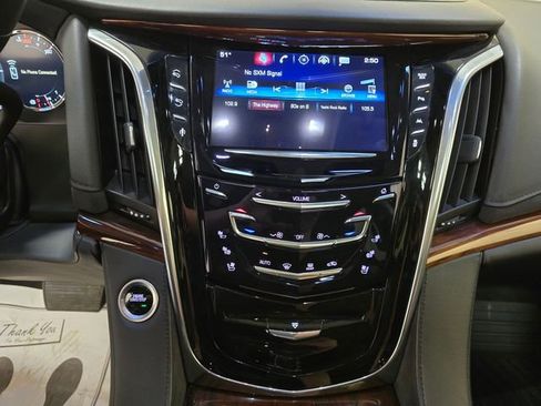 Used 2016 Cadillac Escalade Premium image 22