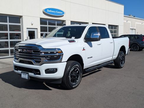 Used 2025 RAM 2500 Laramie AWD/4WD image 11