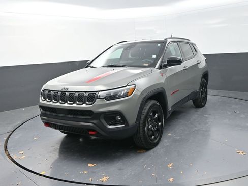 Used 2024 Jeep Compass Trailhawk image 4