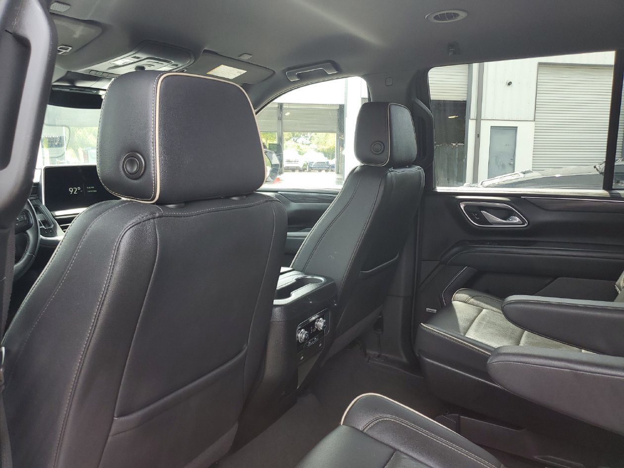 Used 2024 GMC Yukon SLT AWD/4WD image 9