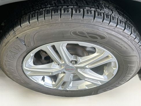 Used 2018 GMC Terrain SLE w/ Driver Convenience Package FWD image 11