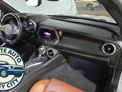 Used 2020 Chevrolet Camaro SS image 37