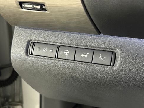 Used 2023 Nissan Pathfinder Platinum w/ Cargo Package AWD/4WD image 16