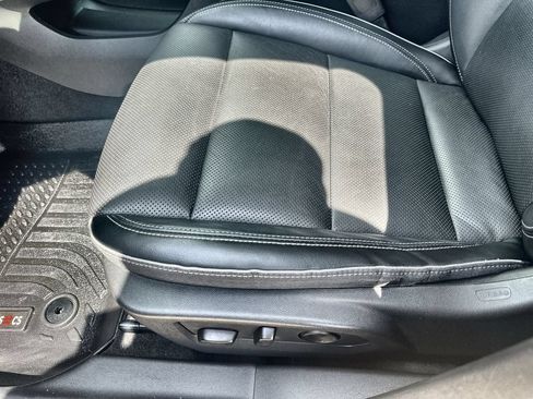 Used 2021 Buick Envision Essence w/ Sport Touring Package FWD image 25