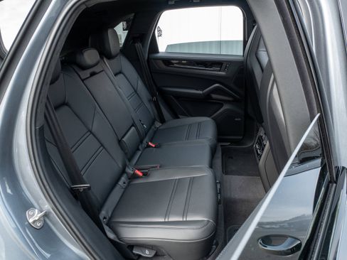 New 2026 Porsche Cayenne GTS image 39