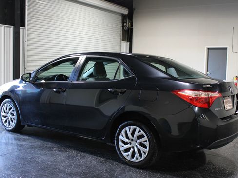 Used 2017 Toyota Corolla SE FWD image 5