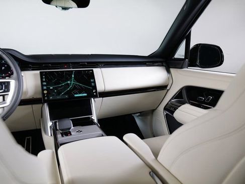 New 2026 Land Rover Range Rover SE image 14