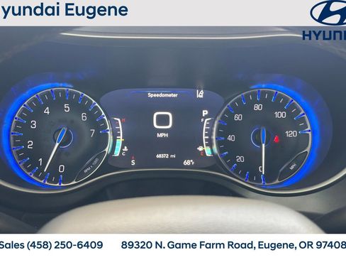 Used 2023 Chrysler Pacifica Touring-L FWD image 32