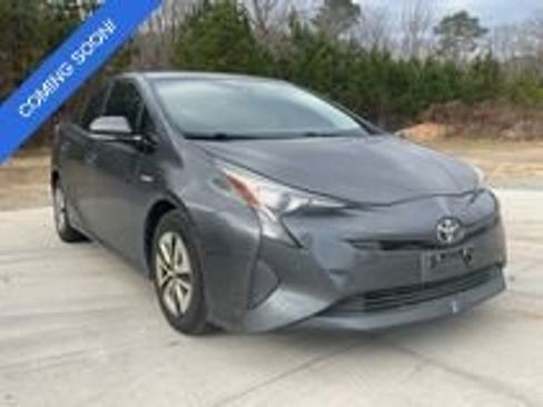 Used 2018 Toyota Prius Three FWD image 4