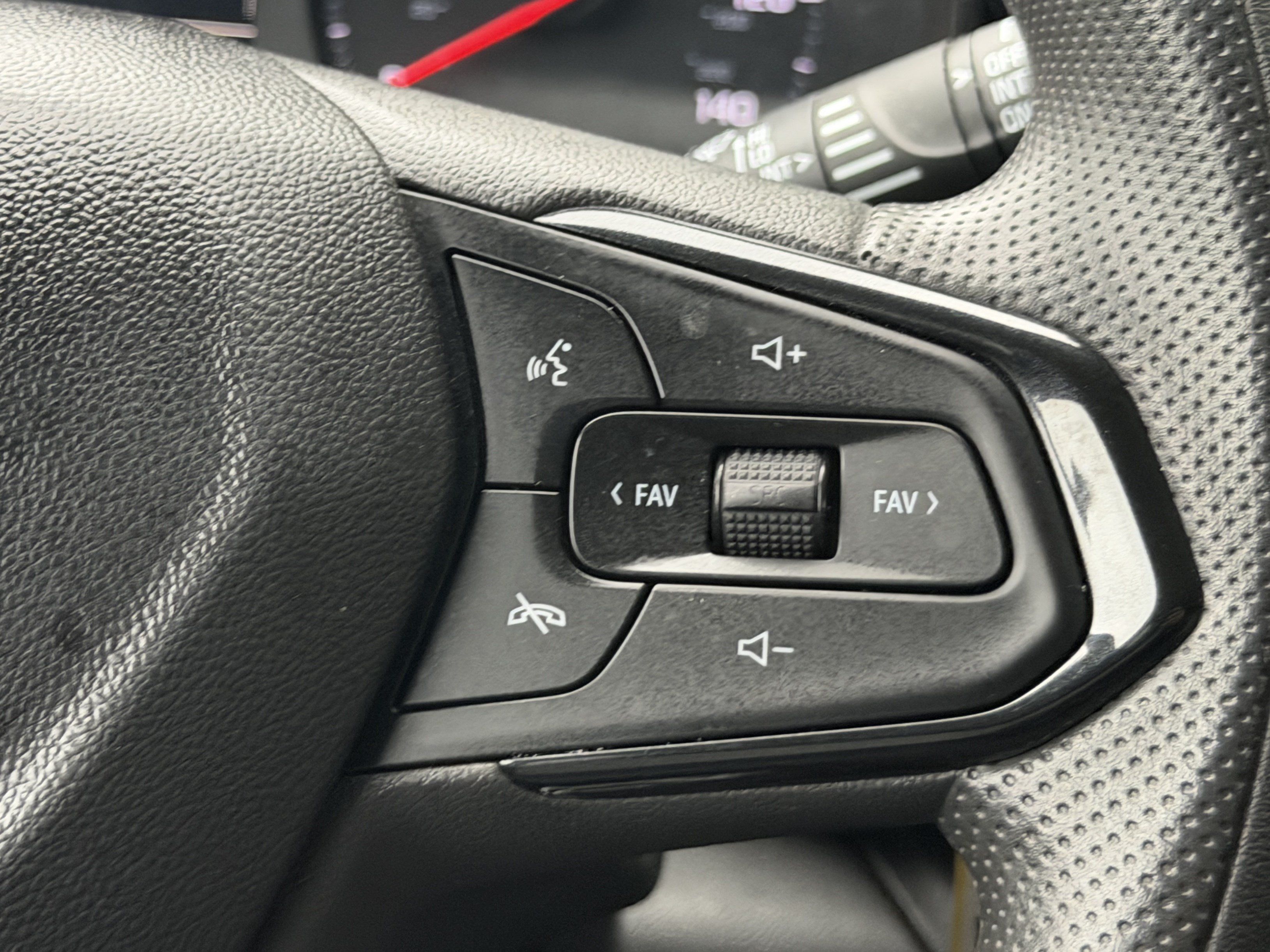 Used 2025 Chevrolet Trax LS w/ LS Convenience Package FWD image 25