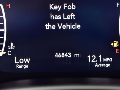 Used 2023 Chrysler Pacifica Touring-L image 14