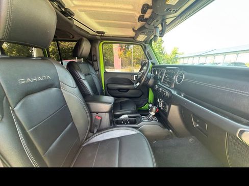 Used 2019 Jeep Wrangler Unlimited Sahara AWD/4WD image 14