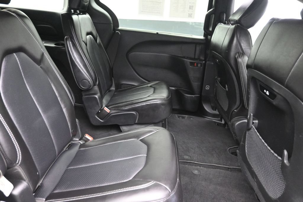 Used 2025 Chrysler Pacifica Select FWD image 10
