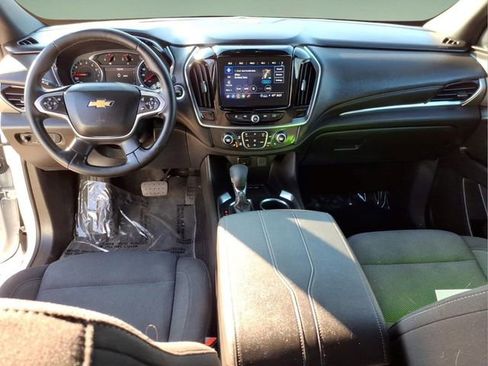 Used 2023 Chevrolet Traverse LT FWD image 16