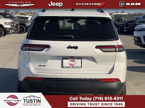 Used 2023 Jeep Grand Cherokee L Laredo AWD/4WD image 11