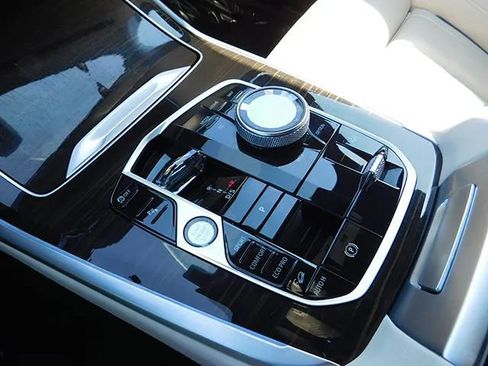 Used 2024 BMW X7 M60i w/ Executive Package image 26