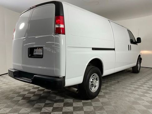 Used 2020 Chevrolet Express 3500 Extended w/ Driver Convenience Package RWD image 12