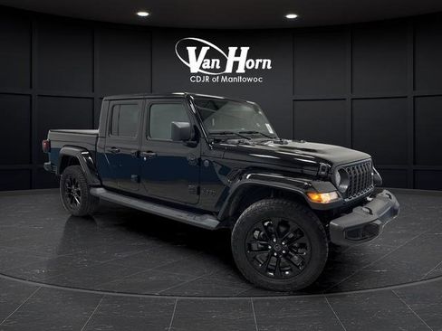 Used 2024 Jeep Gladiator Sport image 1
