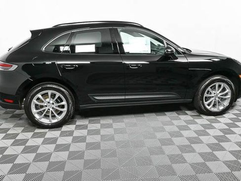 Certified 2025 Porsche Macan image 28