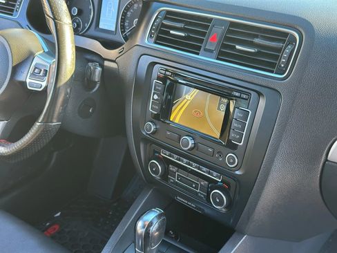 Used 2012 Volkswagen Jetta GLI image 26