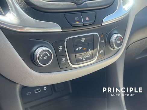 Used 2022 Chevrolet Equinox LS AWD/4WD image 25