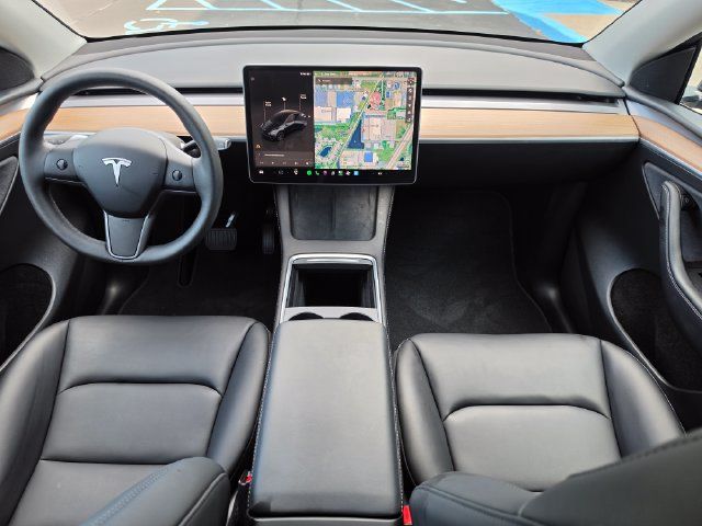 Used 2025 Tesla Model Y Long Range AWD/4WD image 3