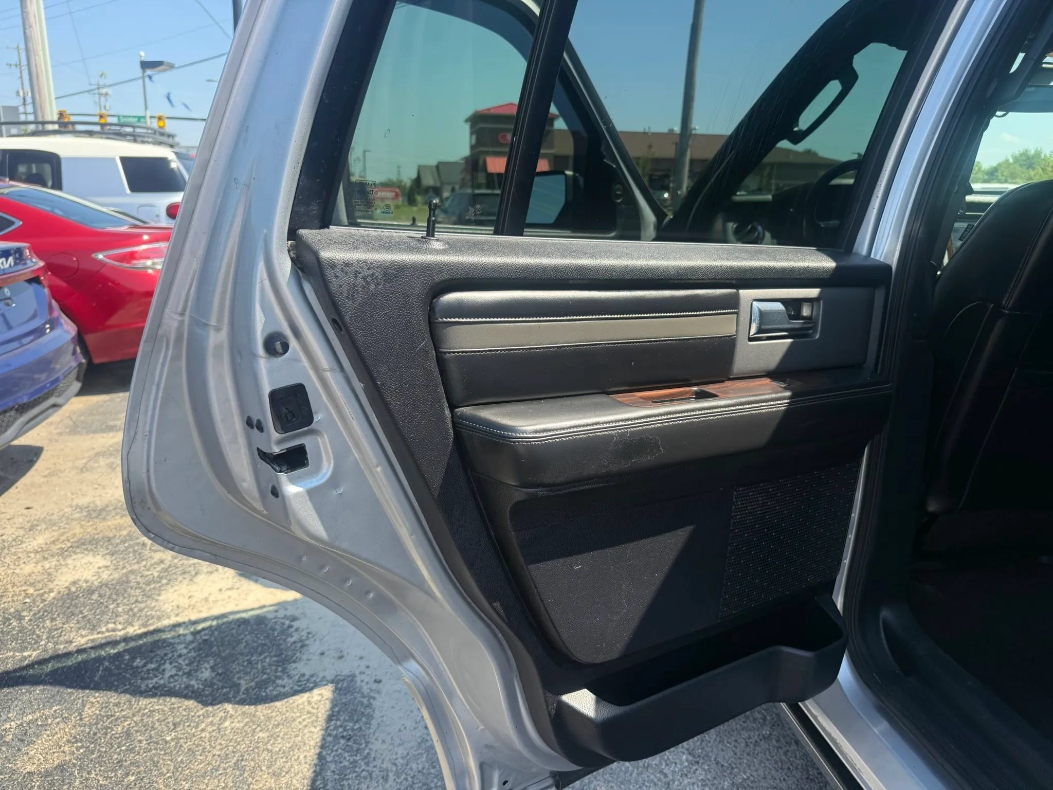 Used 2016 Ford Expedition Platinum AWD/4WD image 17